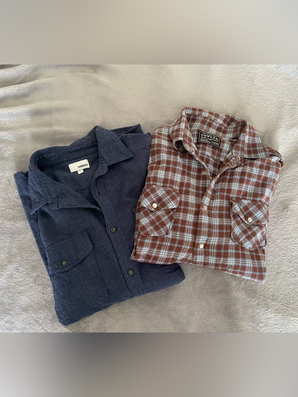 2 Men’s flannel shirts long-Sleeve Large